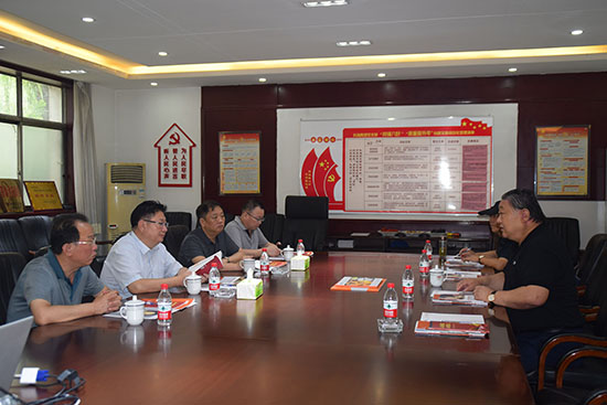 臨汾市市場監(jiān)督管理局局長、非公企業(yè)黨委書記張東紅<br>在科海集團調研非公黨建工作